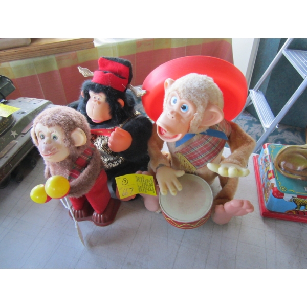 3 MONKEY TOYS