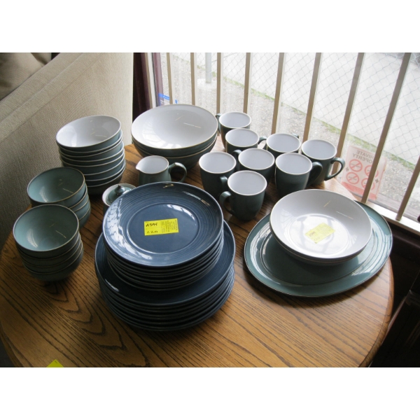 GREEN DENBY DISHWARE & BLUE DISTINCTIVELY HOME PLATES