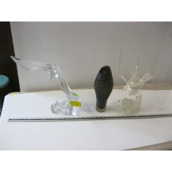 2 CRYSTAL BIRD FIGURINES - 1 IS DAMAGED/REPAIRED, & A GLASS VASE