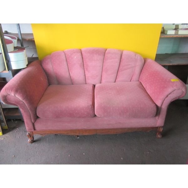 PINK LOVESEAT