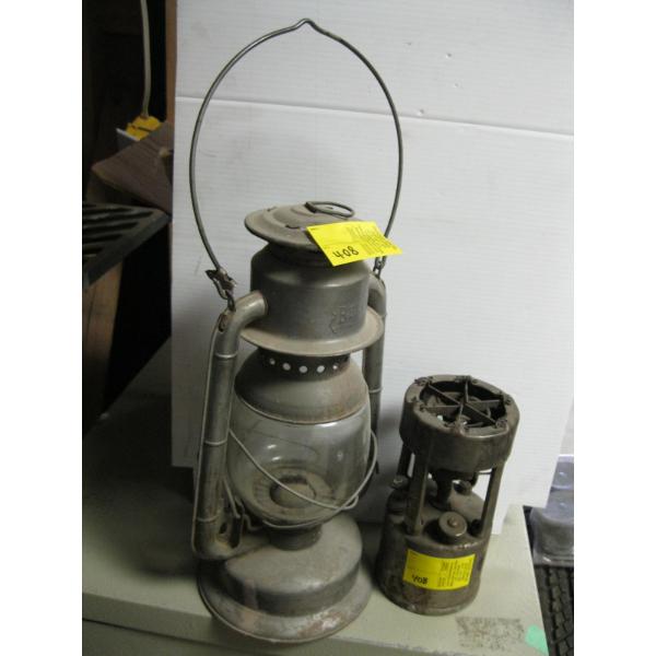 BEACON BARN LANTERN & A SM. COLEMAN SINGLE BURNER GAS STOVE (#530)