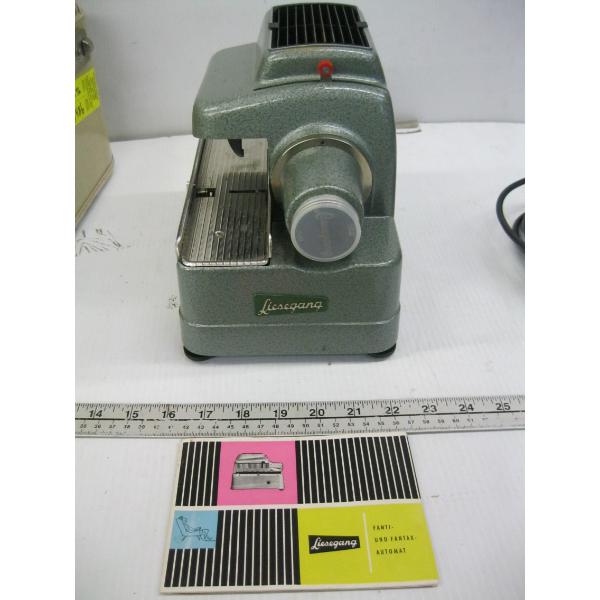 SM. VINTAGE SLIDE PROJECTOR IN CASE