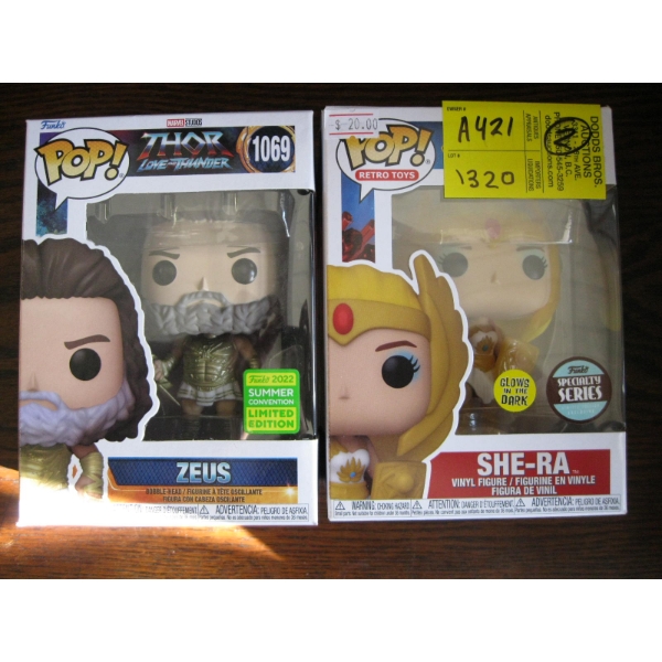 2 POP BOBBLE HEADS