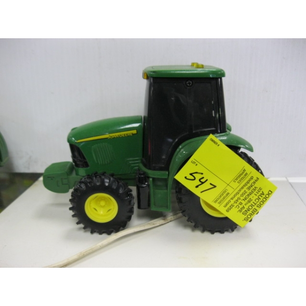 JOHN DEERE HURDLE PLASTIC TRACTOR
