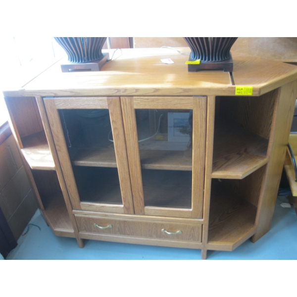 TV/ENTERTAINMENT CORNER STAND