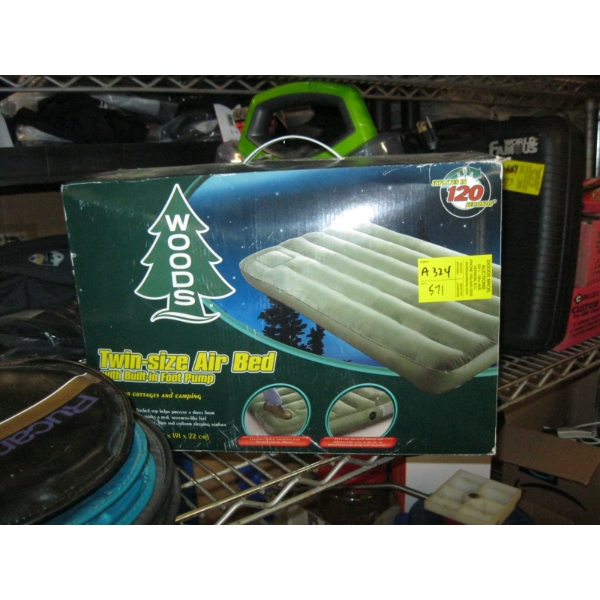 TWIN SIZE AIRBED W/BUILT IN FOOTPUMP
