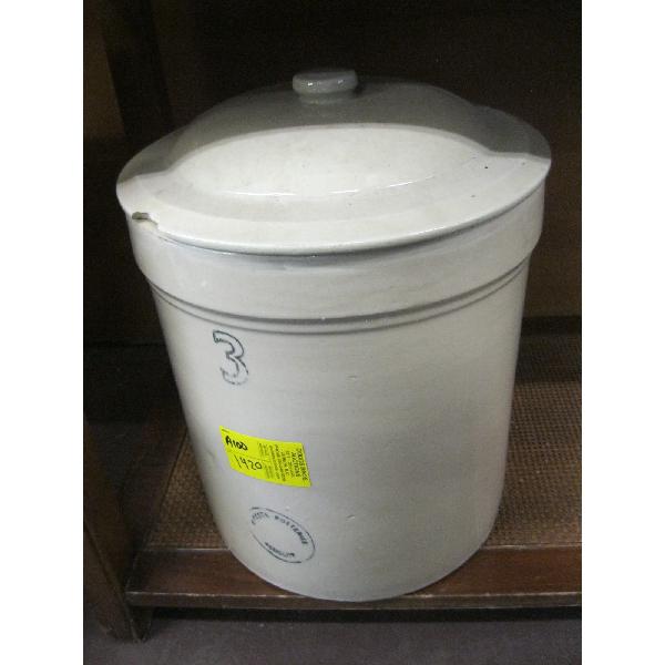 3 GALLON MEDALTA CROCK W/LID