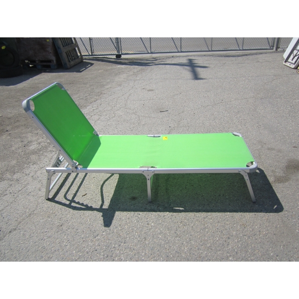GREEN FOLD OUT LOUNGER