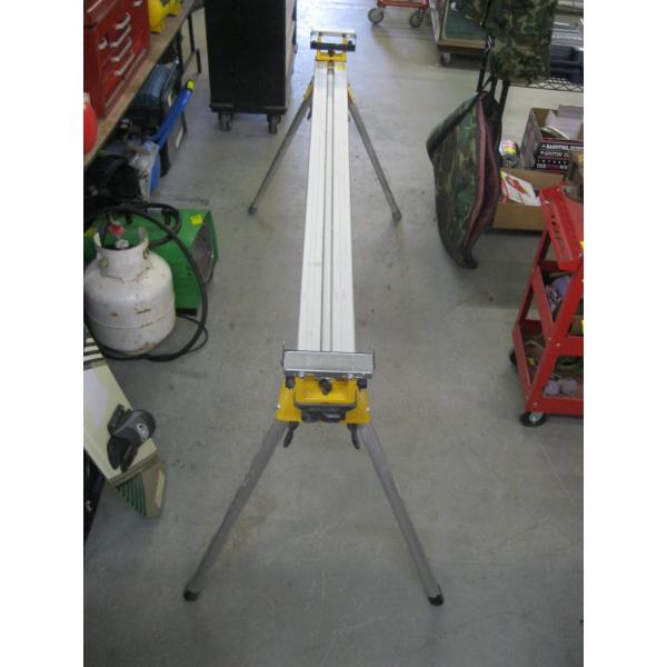 DEWALT FOLDING SAW STAND