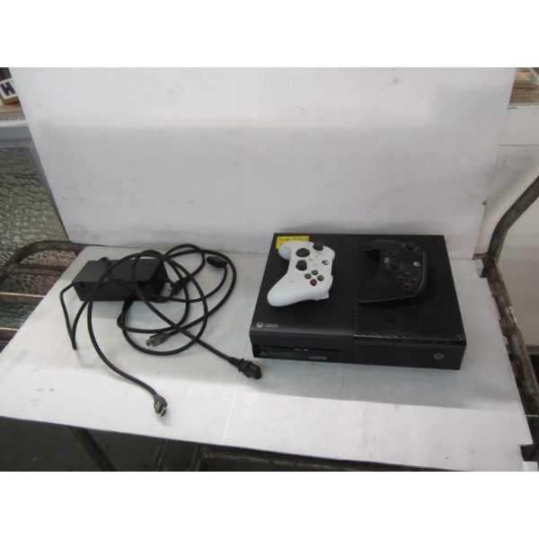 XBOX GAME W/2 CONTROLLERS & POWER SUPPLY
