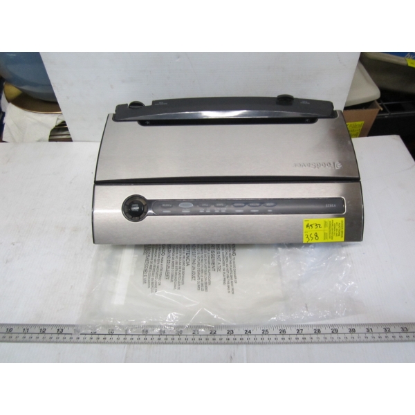 FOOD SAVER VACUUM BAGGER