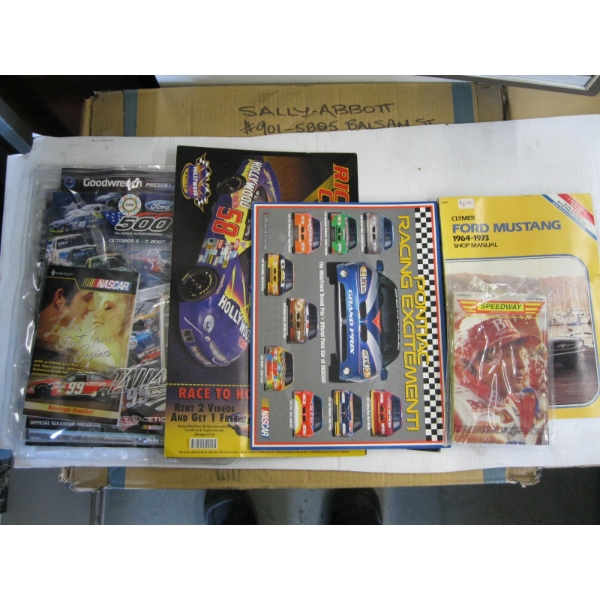 COLLECTABLE NASCAR ITEMS