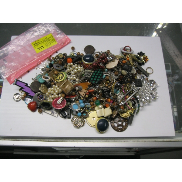 BAG OF ASST. COSTUME JEWELLERY