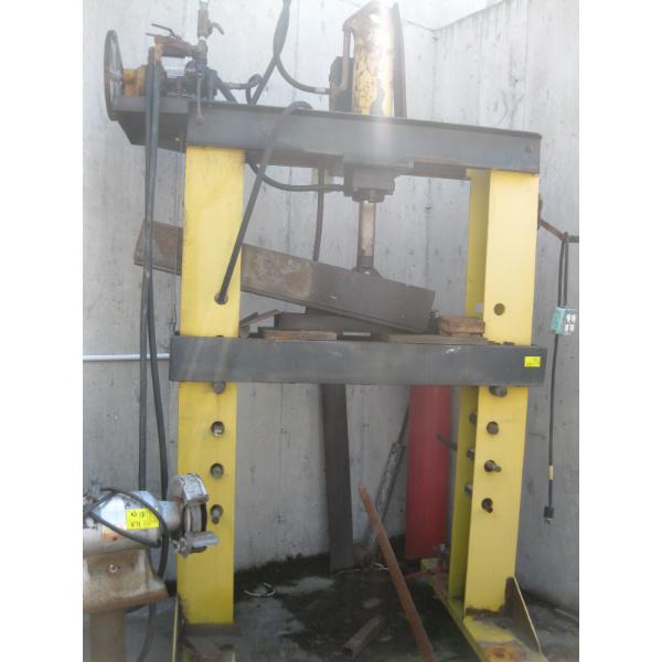 HEAVY DUTY HYDRAULIC PRESS