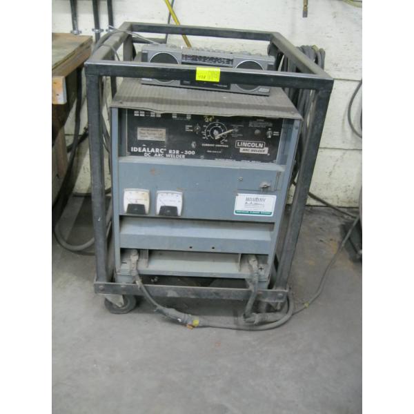 IDEALARC R3R/300 DC ARC WELDER - BY LINCOLN