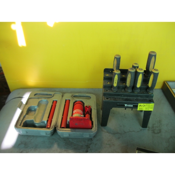 INCOMPLETE SCREWDRIVER SET & A SM. MOTOMASTER 2 TON BOTTLE JACK