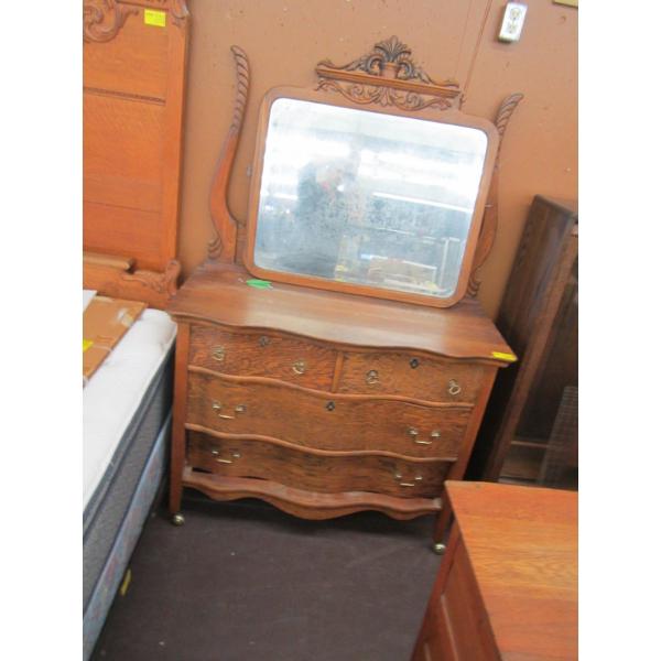 4 DRAWER OAK MIRRORED DRESSER