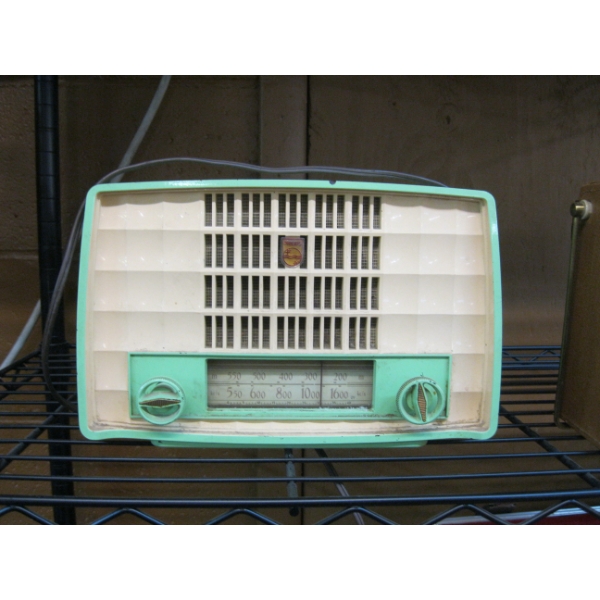 VINTAGE PHILLIPS RADIO