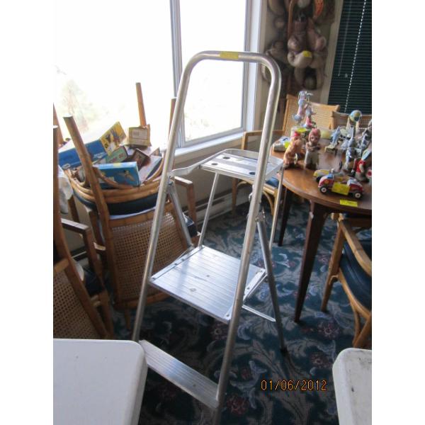2 STEP PAINTER'S LADDER