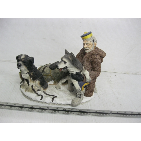 RCMP ELITE FIGURINE "A BREAK ON THE TRAIL"