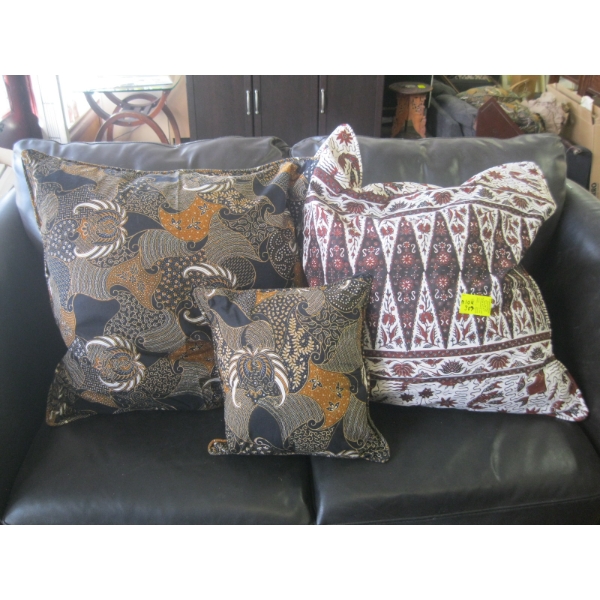 3 PILLOWS
