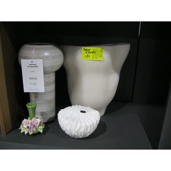 4 PIECES OF DÉCOR