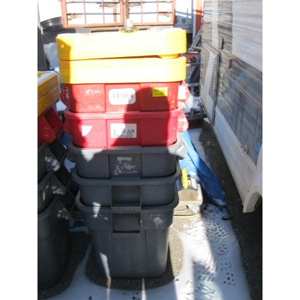 5 PLASTIC BINS W/LIDS