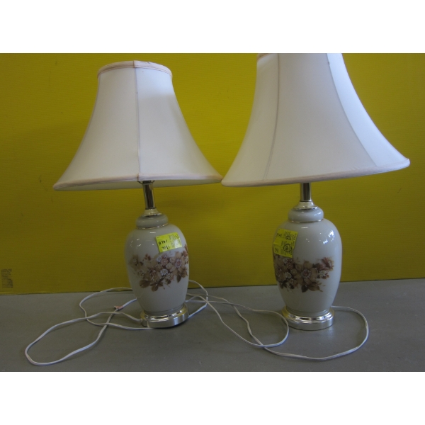 2 GLASS BASED FLORAL LAMPS