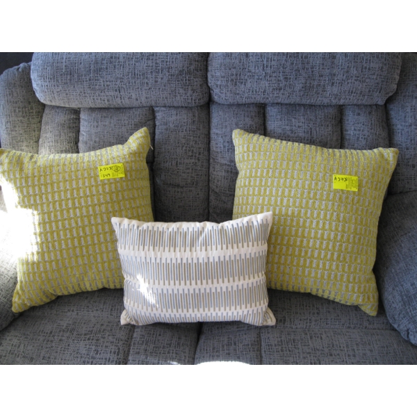 3 DECORATIVE PILLOWS