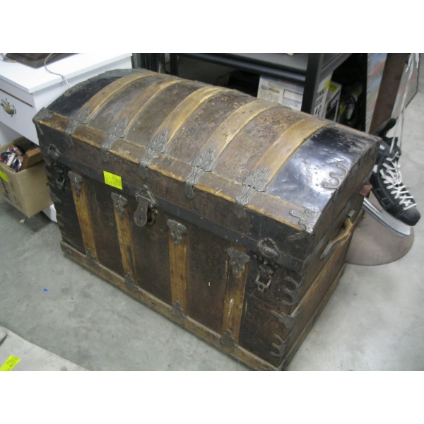 METAL BOUND HUMPBACK TRUNK