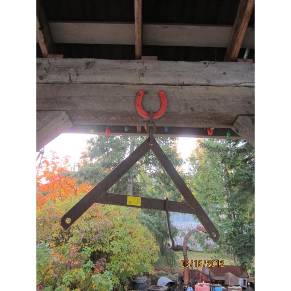 METAL HORSESHOE HANGING DINNER BELL