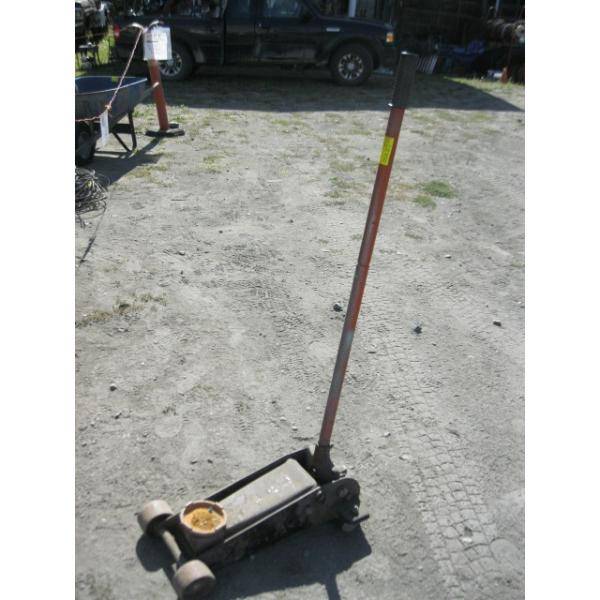 HYDRAULIC FLOOR JACK