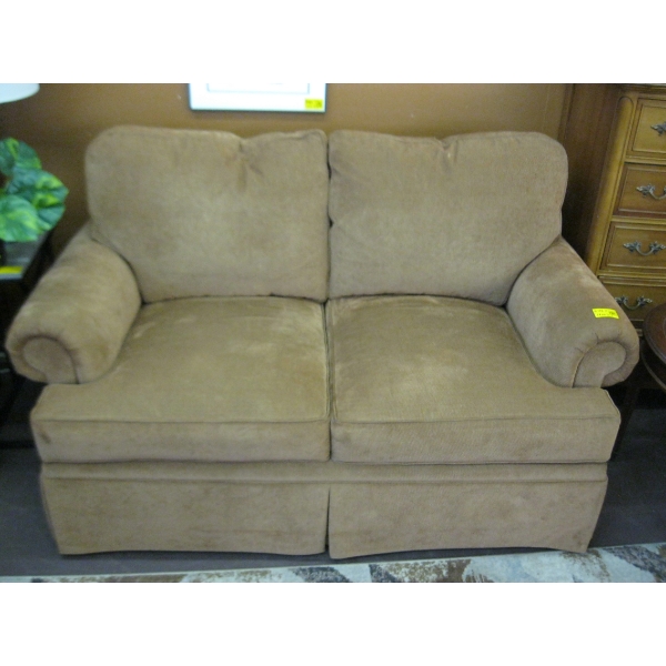 HENREDON UPHOLSTERED CHAIR & LOVESEAT