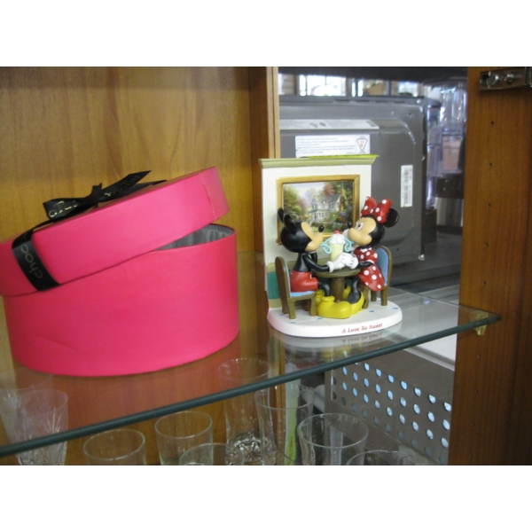 COLLECTABLE MAGIC MOMENTS AT HOME THOMAS KINCAID COLLECTIONS