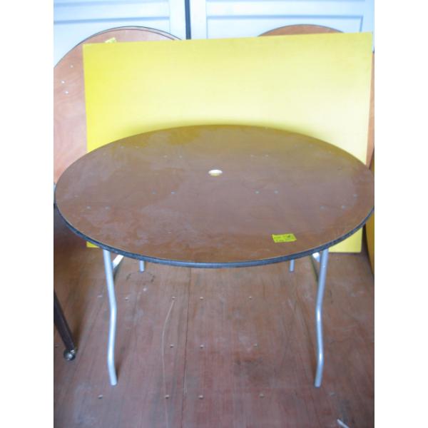 FOLDING ROUND TABLE