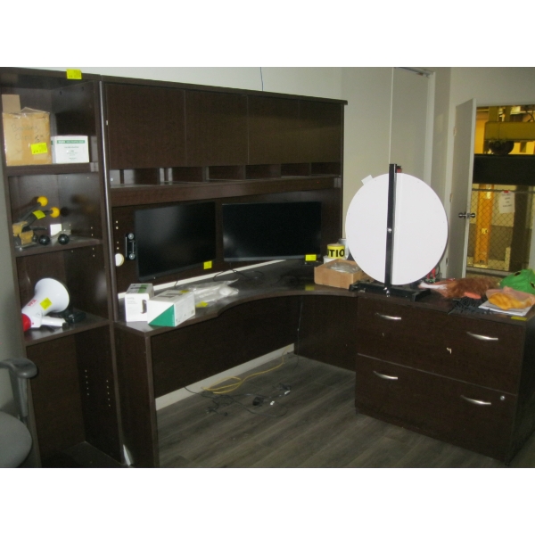 LG. L SHAPED OFFICE DESK W/HUTCH ABOVE & SIDE STORAGE SHELF UNIT