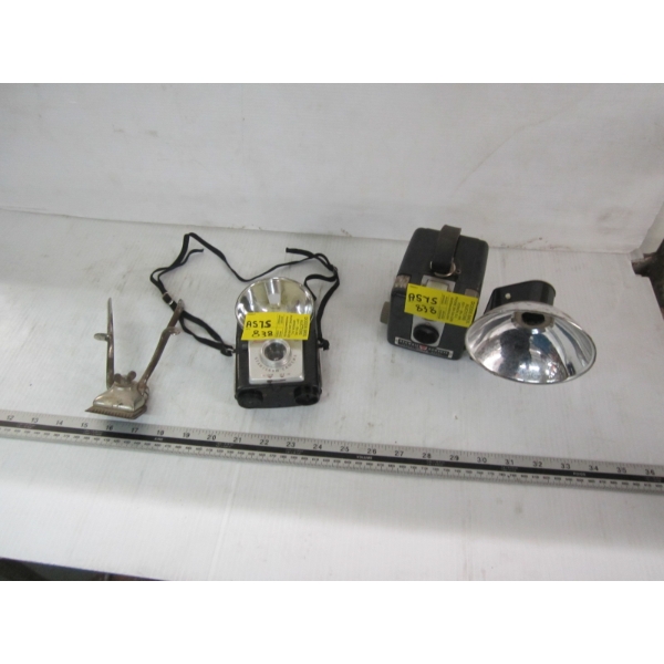 BROWNIE HAWKEYE CAMERA W/HAIR CUTTERS & ACCESS.