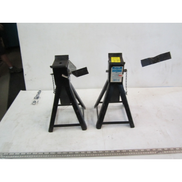 2 BLACK JACK STANDS