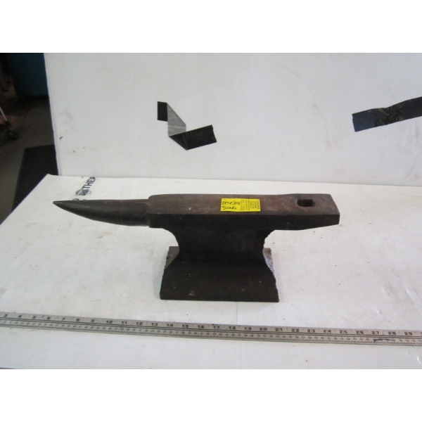 APPROX. 14KG ANVIL W/SPIKE