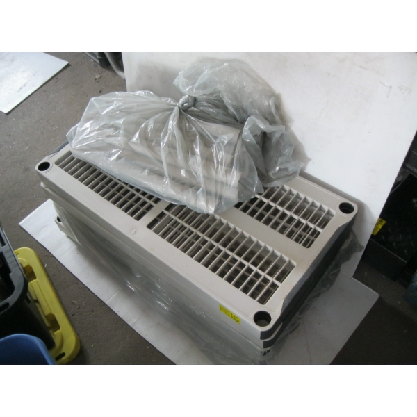 PLASTIC SHELF UNIT