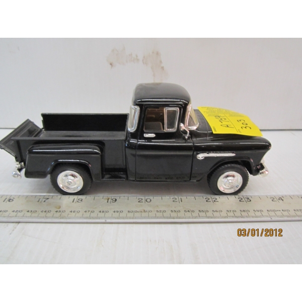 1955 CHEVY STEPSIDE 124TH SCALE DIECAST TRUCK