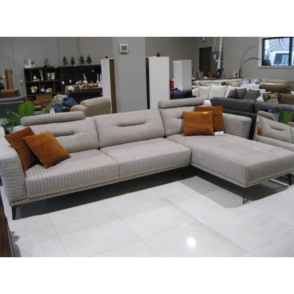 SOFA W/CHAISE EXTENSION