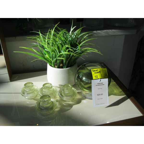 6 PIECES OF DÉCOR