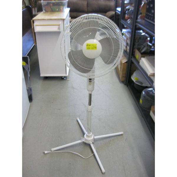 WHITE FLOOR FAN
