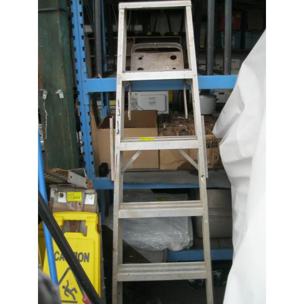 6' ALUMINUM STEPLADDER
