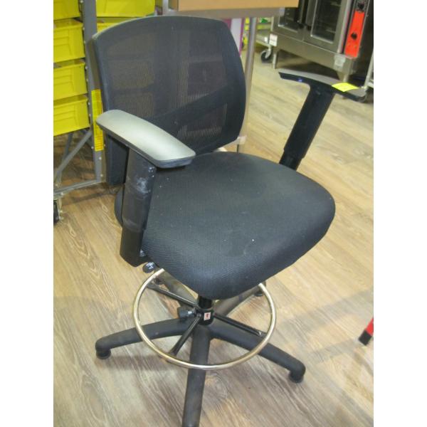 SWIVEL HIGH OFFICE CHAIR