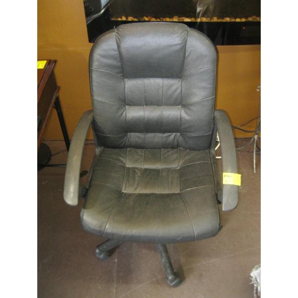 BLACK OFFICE CHAIR