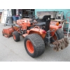 Image 4 : 4 WHEEL DRIVE KUBOTA B7200 HST TRACTOR W/MOWER ATTACHMENT - NEEDS WATER PUMP SEAL, RUNS