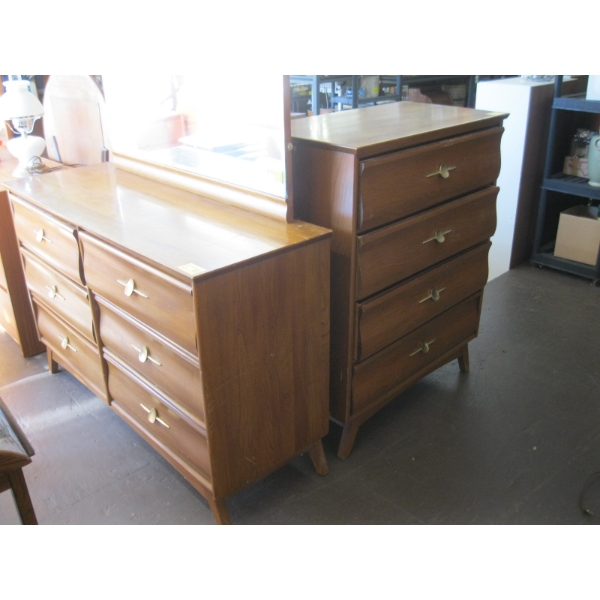 6 DRAWER ASH DRESSER W/MIRROR & MATCHING 4 DRAWER ASH CHEST OF DRAWERS