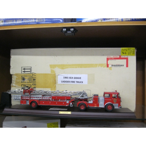 1965 SEAGRAVE LADDER FIRETRUCK - FRANKLIN MINT